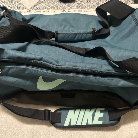 Nike Men's Teal Duffel Bag - Picture 2 of 2